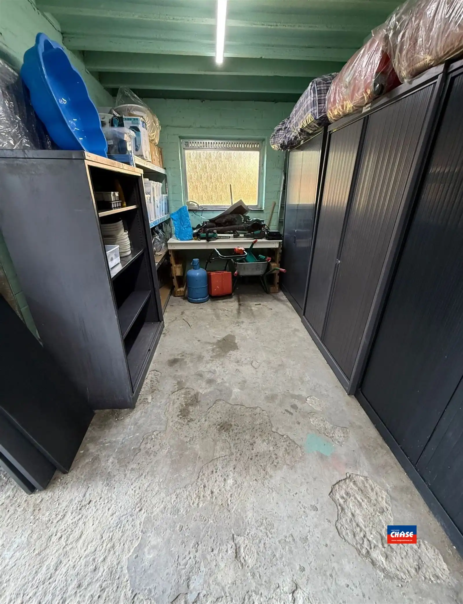 Gerenoveerde woning met 3 slpks, tuin en 2 garages foto 23