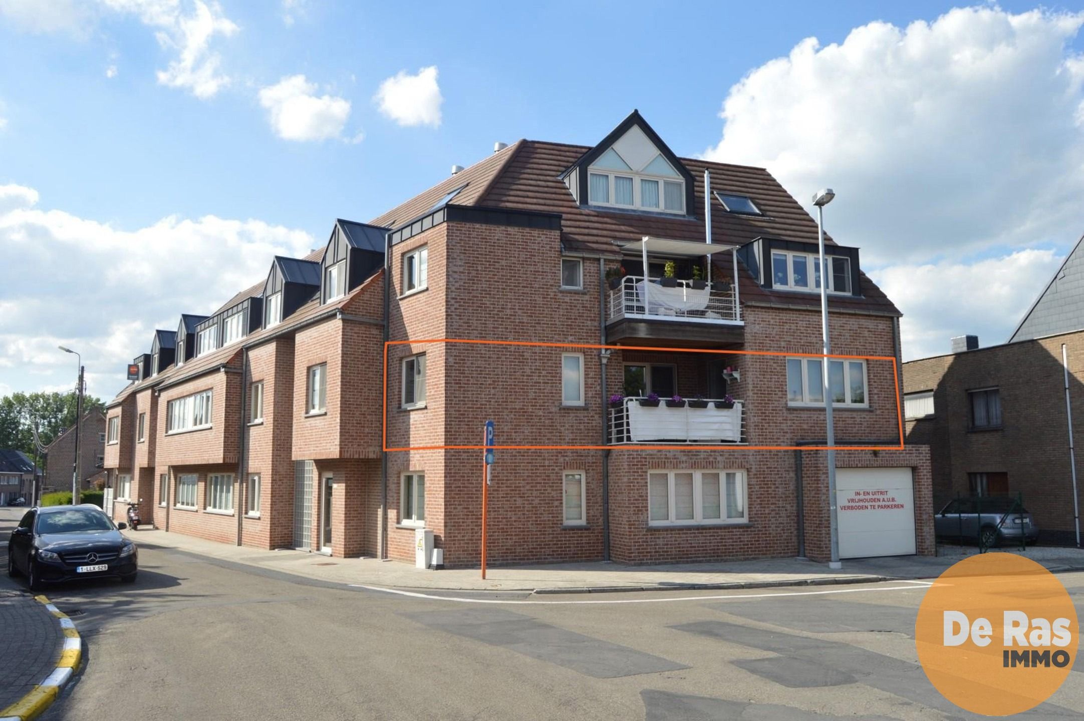 BURST - Verzorgd 3-slaapkamerappartement nabij het station foto {{pictureIndex}}