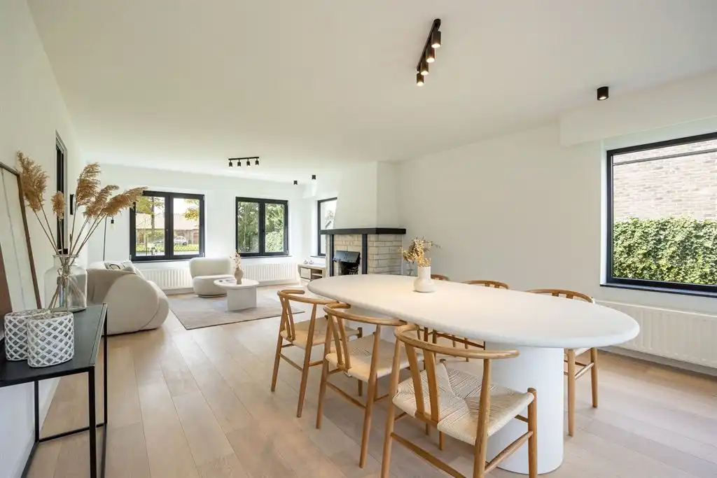 Stijlvol gerenoveerde villa met ruime tuin foto 9