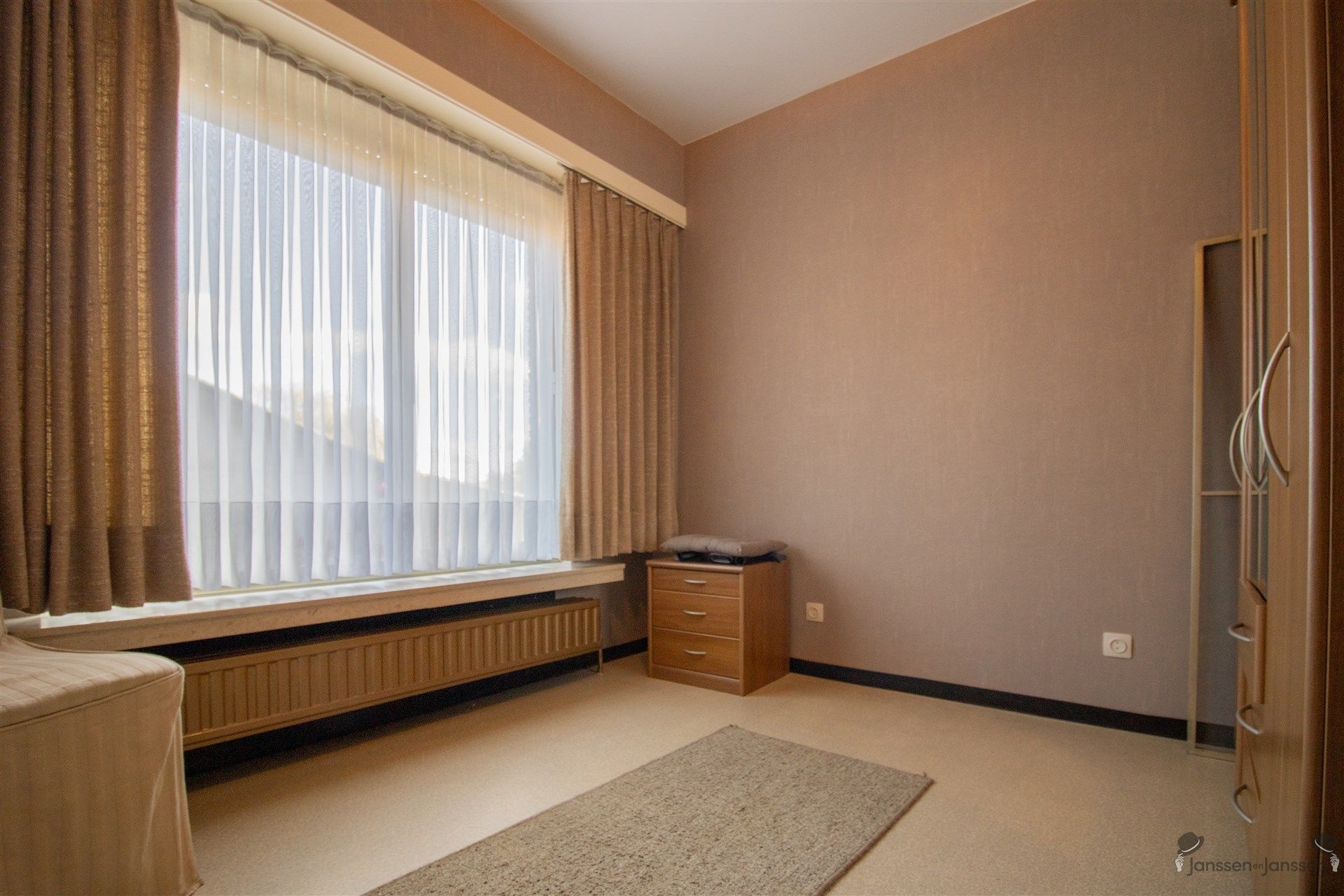 Rustig gelegen gelijkvloerse woning met 3 slaapkamers en bijhuis op  750 m foto 9