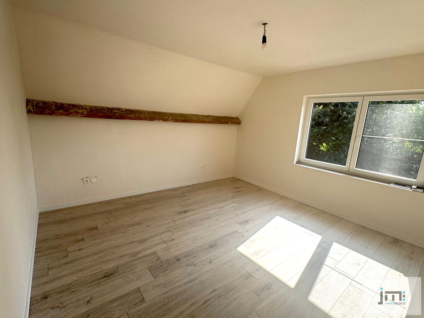 Mooi gerenoveerde woning op ruim perceel foto 12