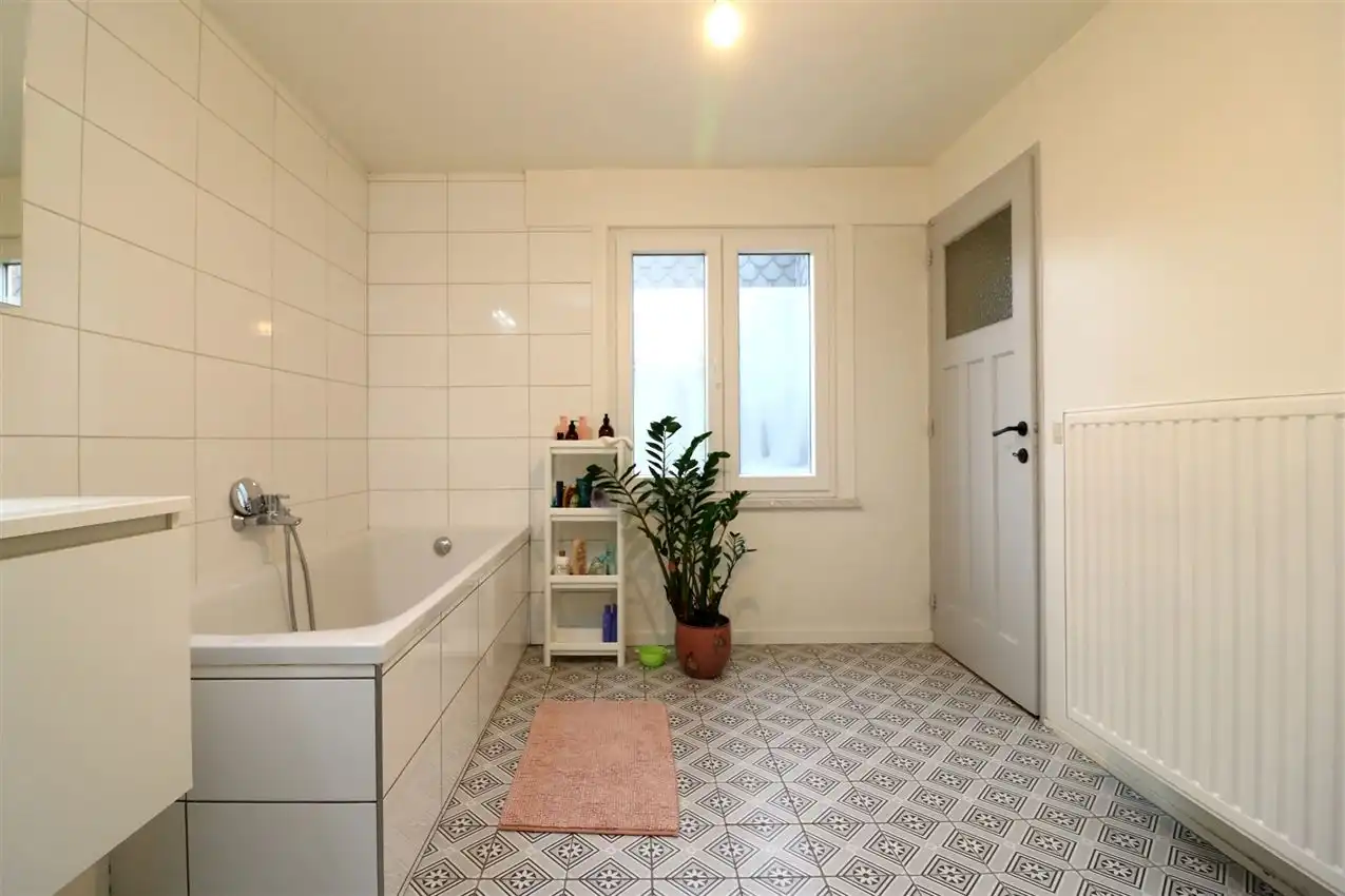 Gerenoveerde woning met tuin, centraal gelegen nabij centrum en E 314 foto 18