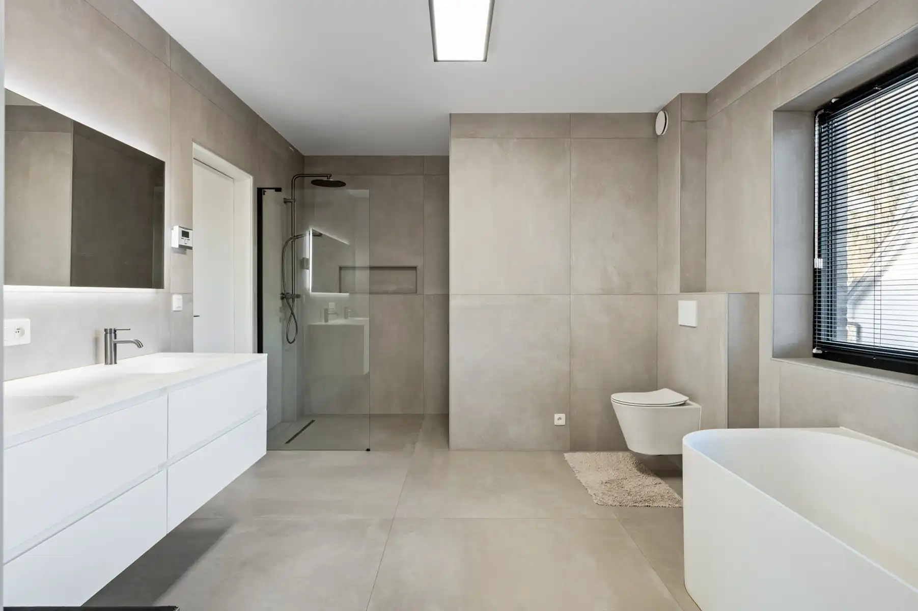 Recente villa met bijgebouw op toplocatie foto 13