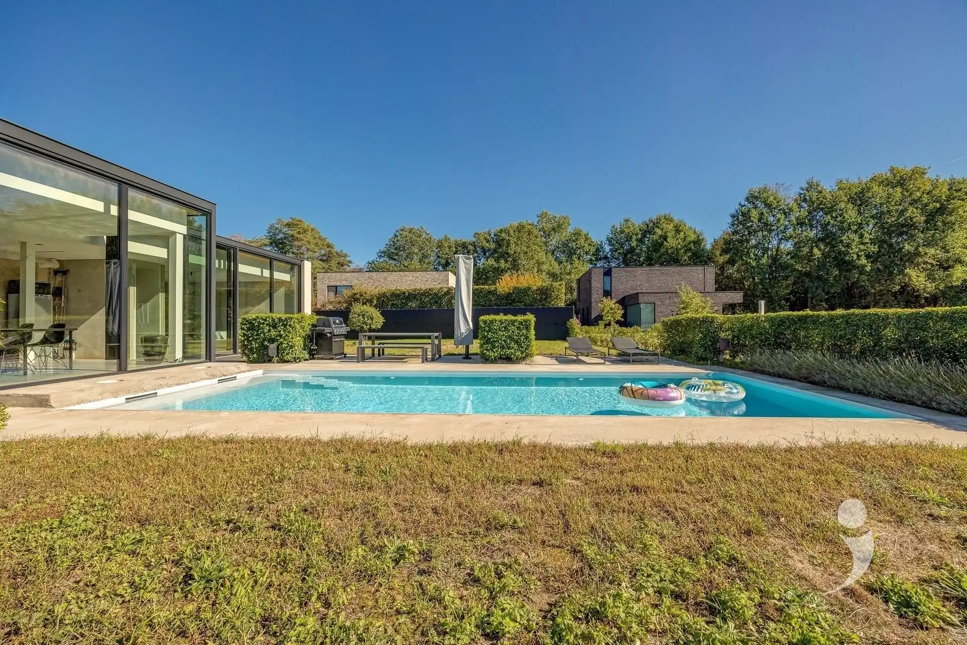 High-end architectenwoning met zwembad en prachtig zicht op de achterliggende weides foto 29