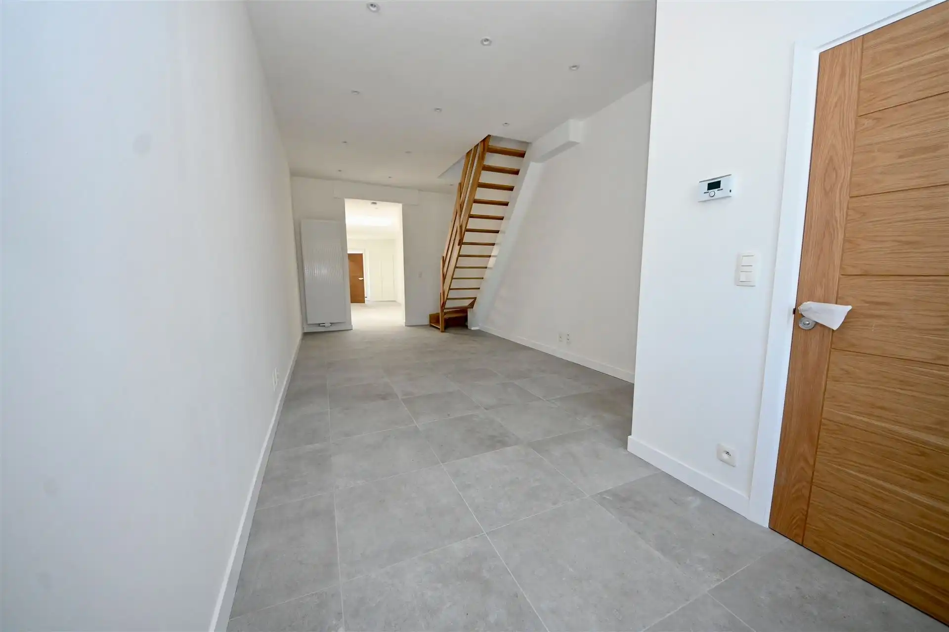 Gerenoveerde woning met 2 slaapkamers (garage optioneel). foto 2