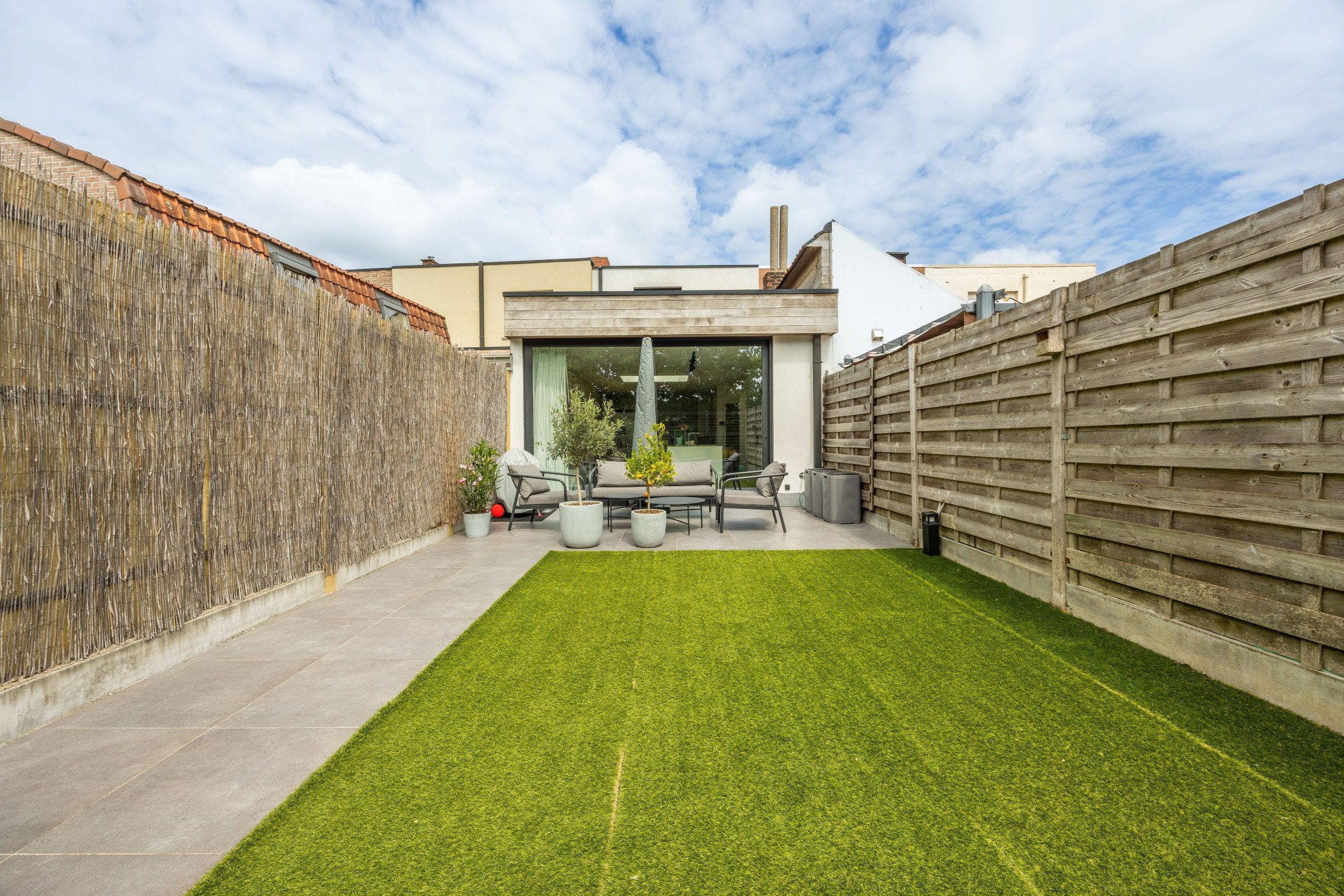 SUBLIEM GERENOVEERDE RIJWONING MET UITWEG foto 10