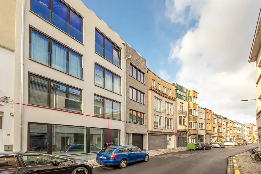 Handelsgelijksvloers in casco staat foto 9