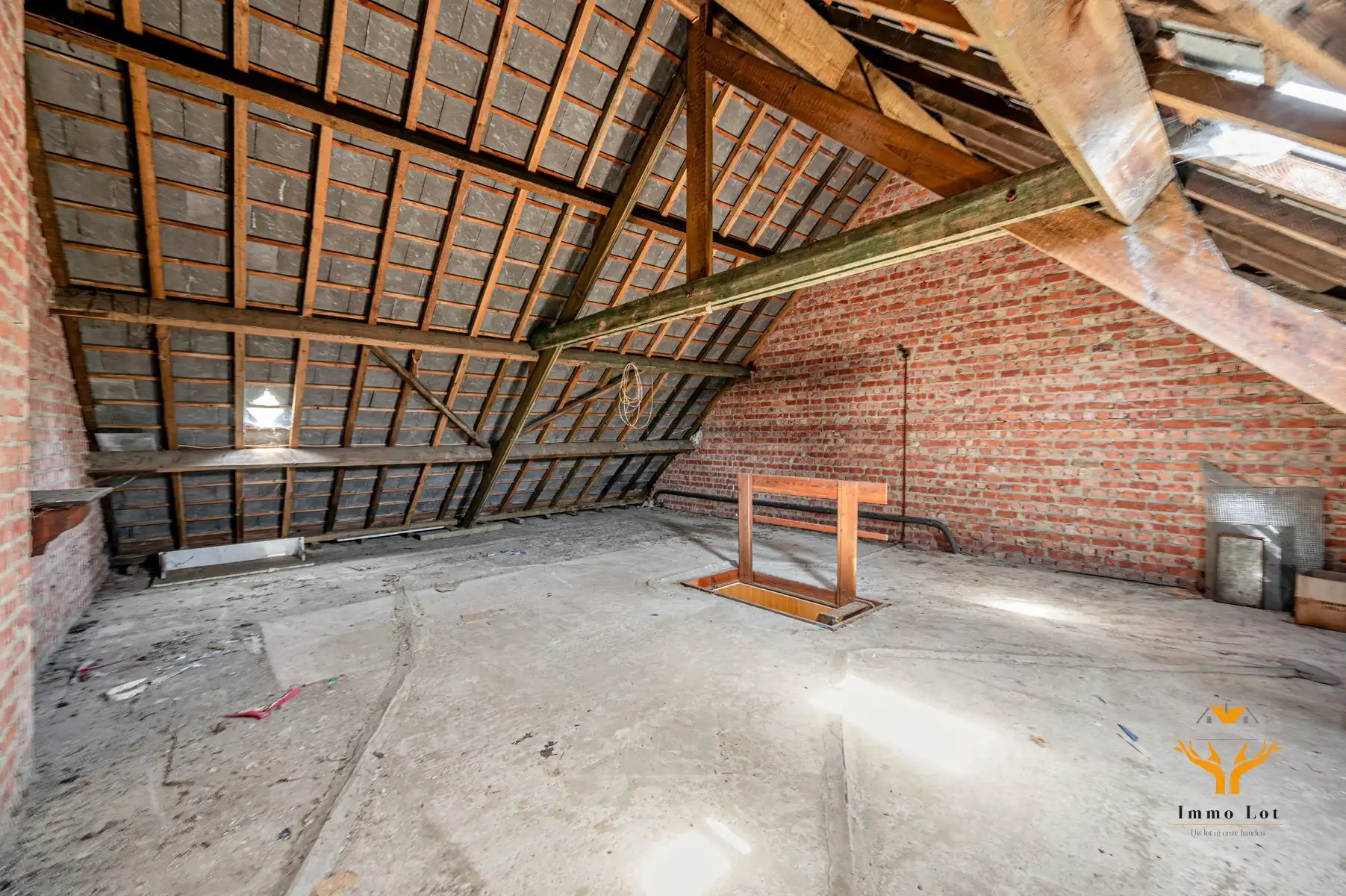 Ruime woning met dubbel magazijn en uitzonderlijk veel potentieel foto 18