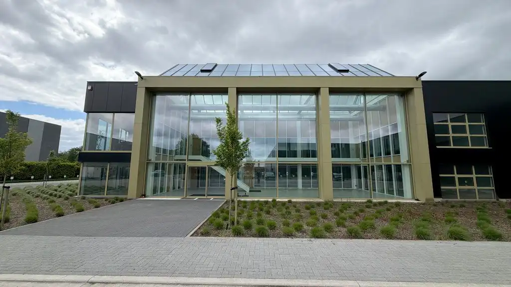 Magazijn te huur langs E34 in Turnhout foto 9