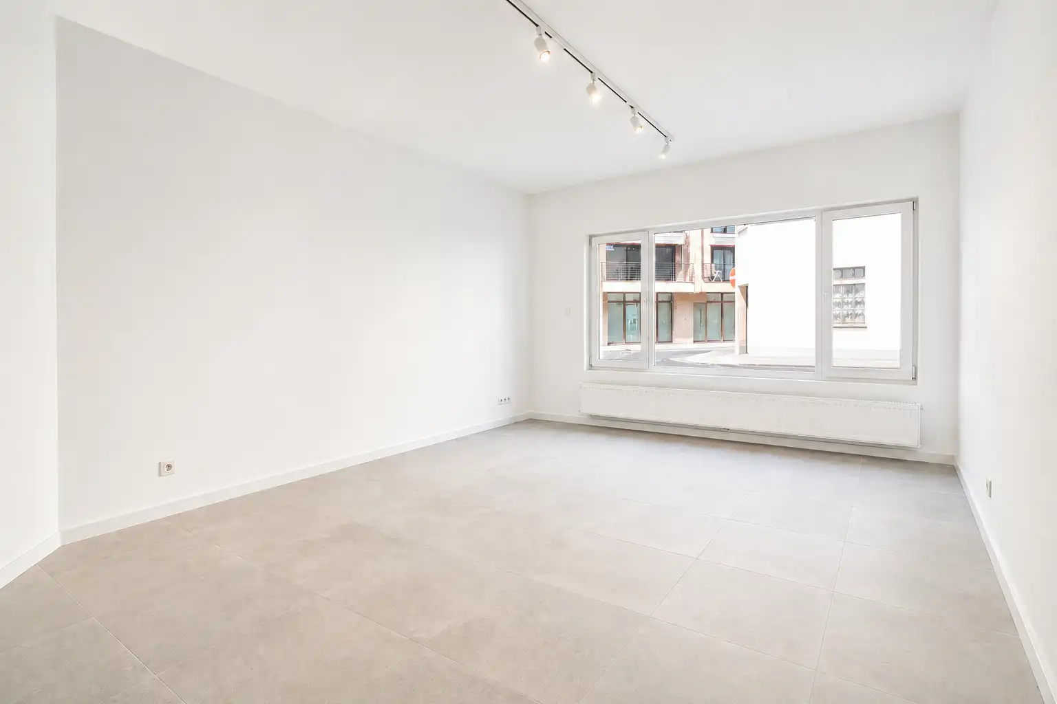 Instapklaar 2-slaapkamerappartement met tuin. foto 4