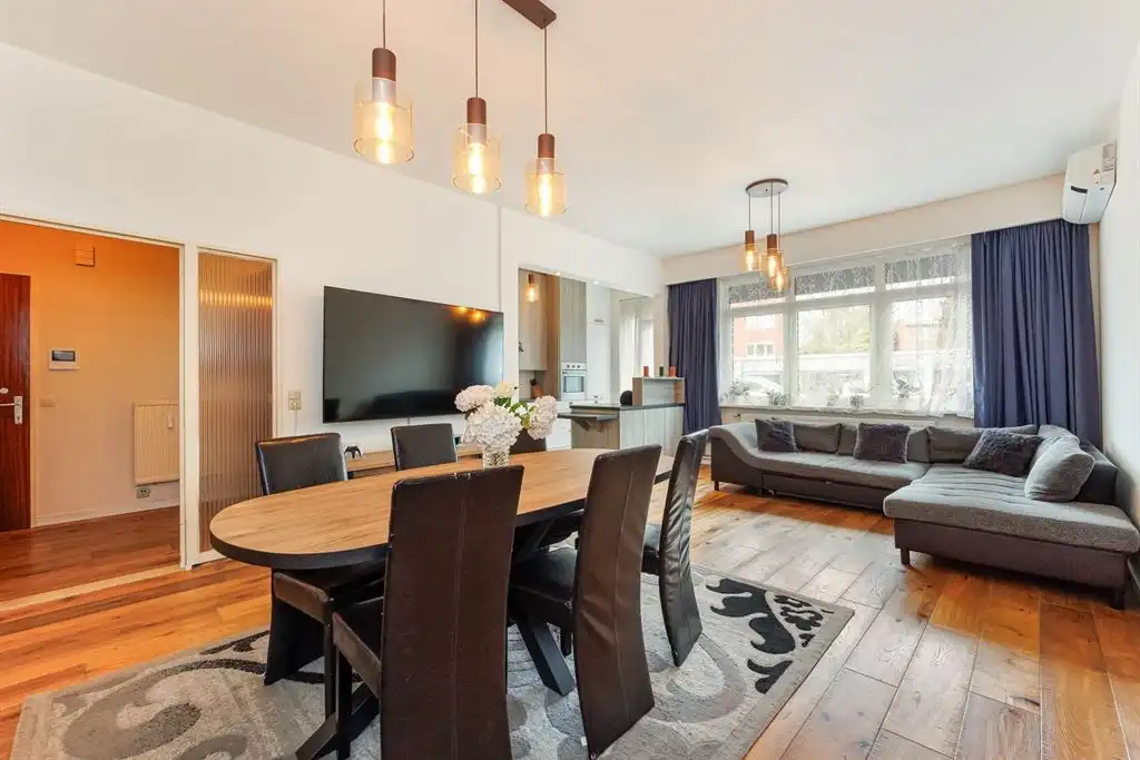 Instapklaar appartement met 3 slaapkamers en veel licht vlak bij het Rivierenhof foto 6