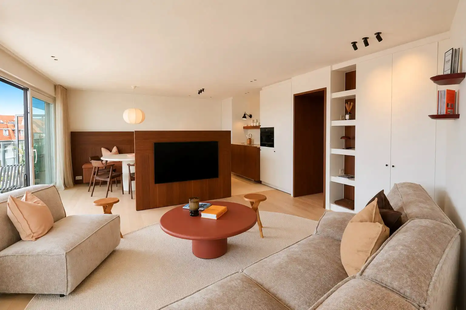 Prestigieus gerenoveerd appartement afgewerkt met hoogwaardige materialen gelegen nabij het Driehoeksplein. foto 8