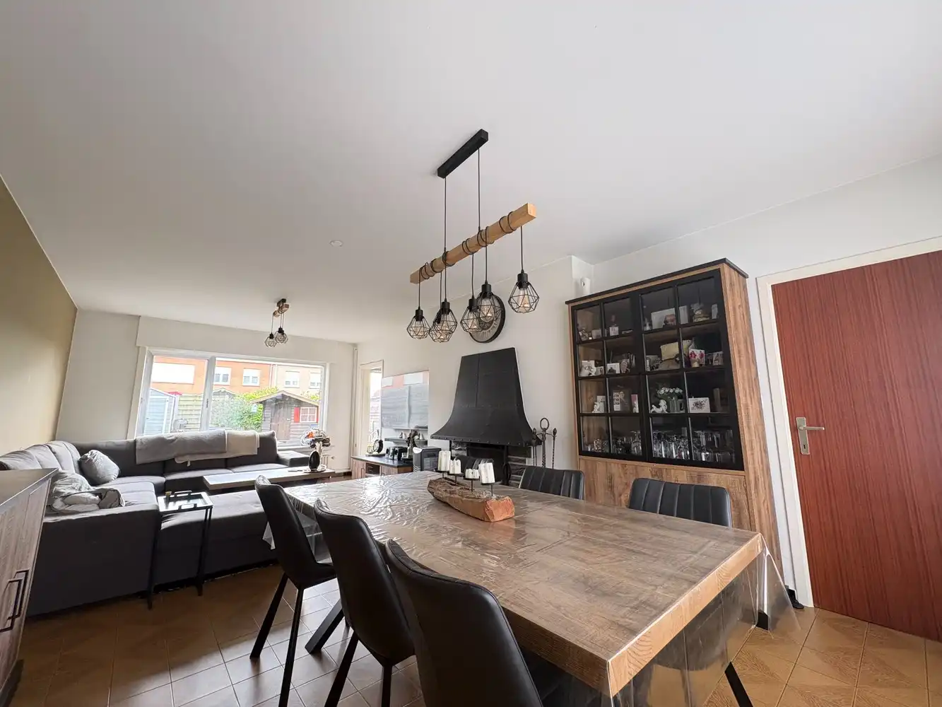 Rustig gelegen woning met 4 slaapkamers en een garage foto 3