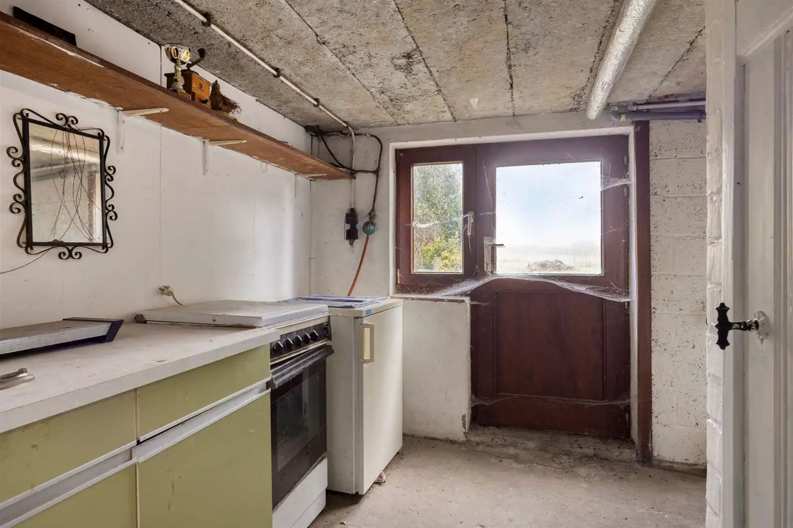 Bungalow met grote garage en tuin  foto 19