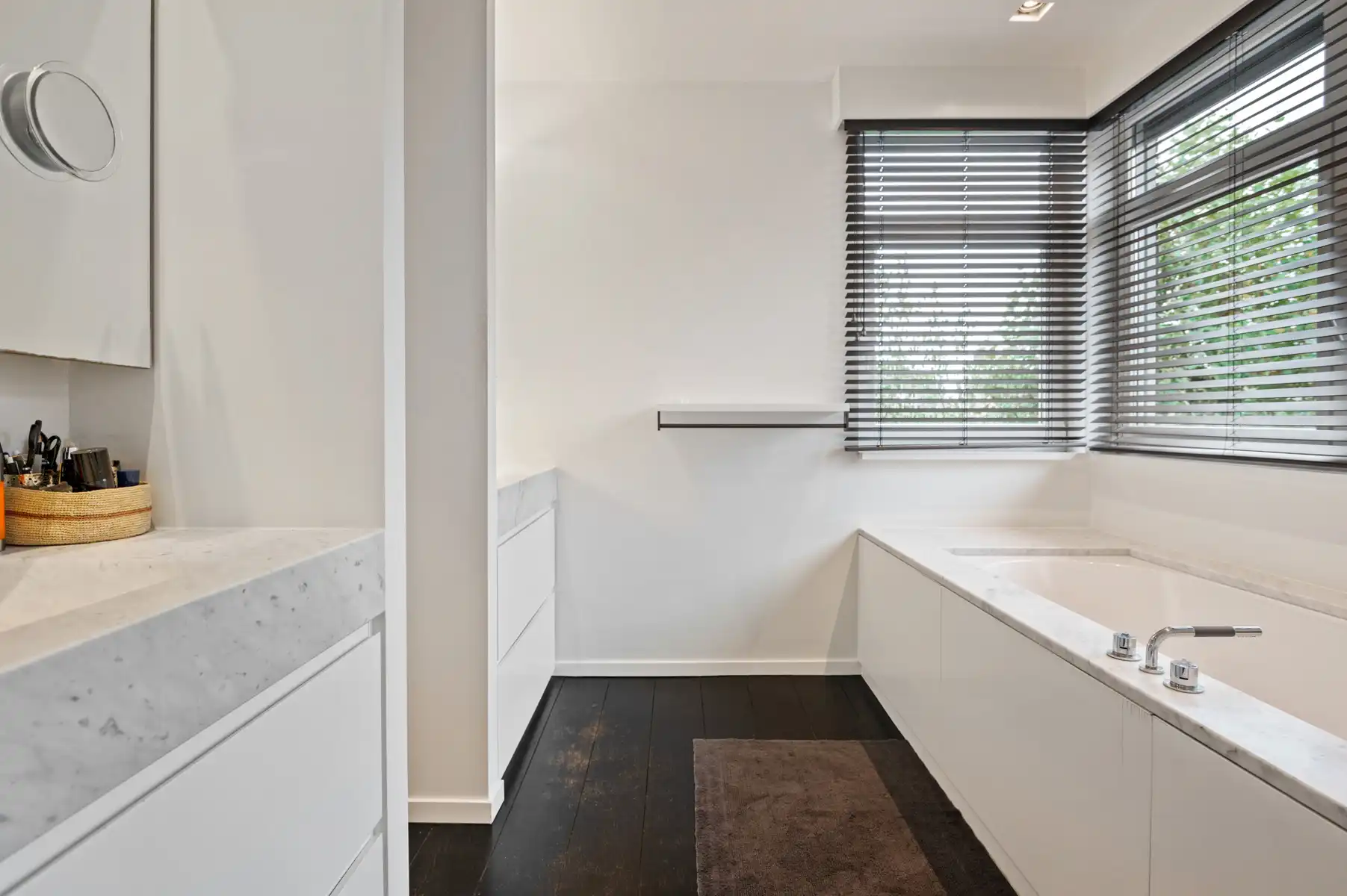 High-end afgewerkte praktijkvilla in het centrum foto 15