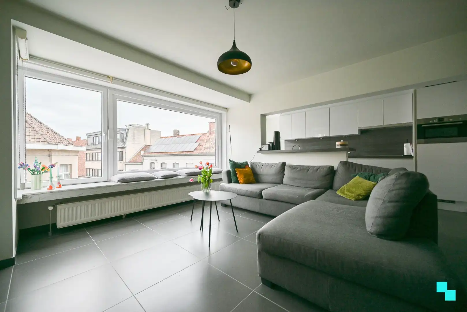 Verrassend ruim en compleet gerenoveerd appartement in hartje Izegem foto 8