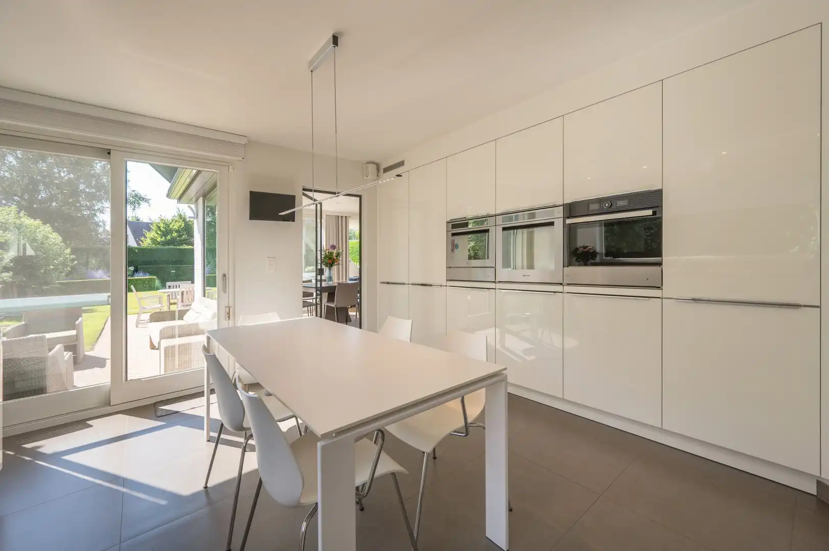 Vrijstaande villa, rustig gelegen in een aangename residentiële omgeving aan de rand van Knokke. foto 11