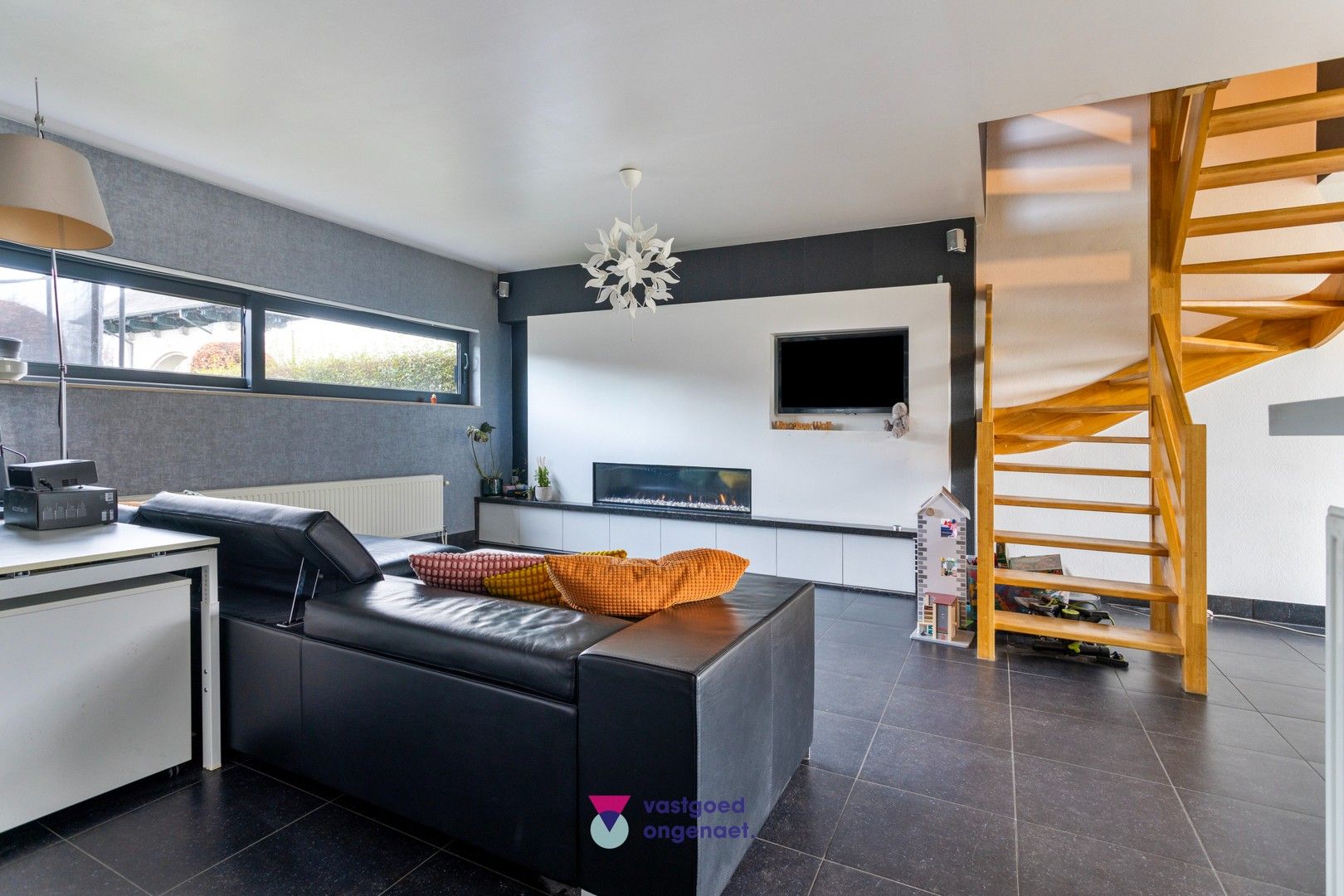 Ruime halfopen bebouwing met zonnige tuin foto 3