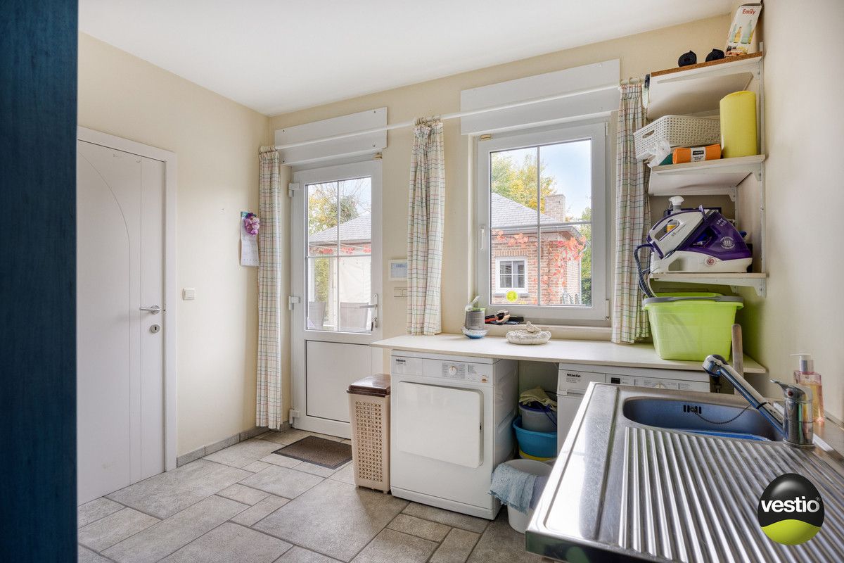 RUSTIG GELEGEN RUIME VILLA MET 5 SLK OP RIANT PERCEEL VAN 18A61CA IN STADSRAND TONGEREN. foto 26