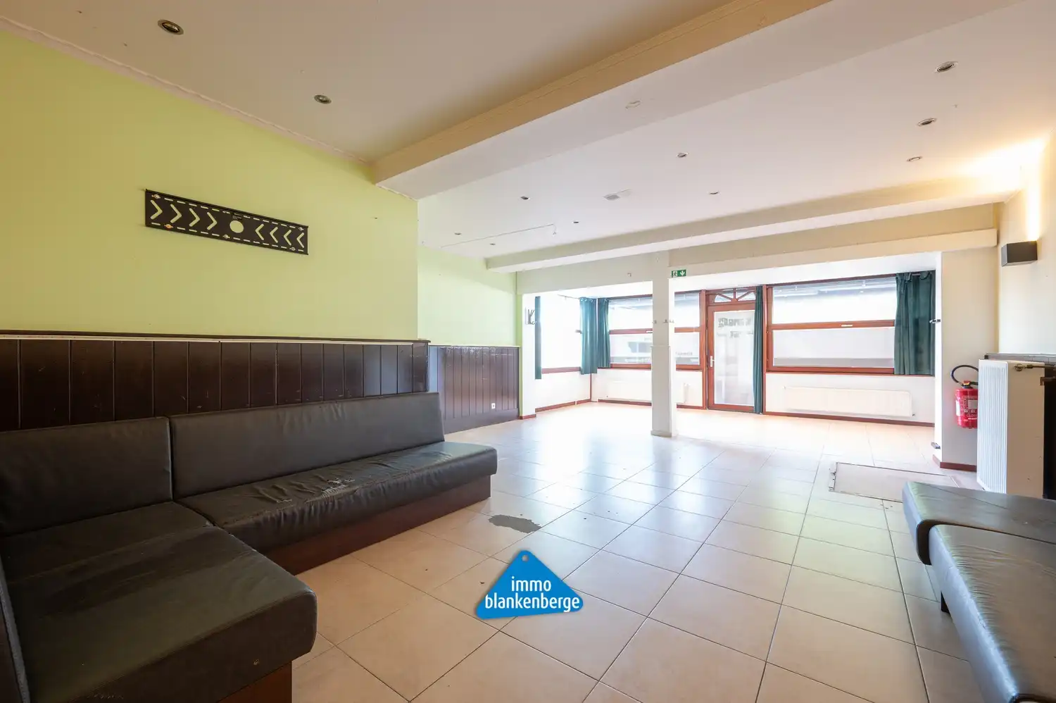 Handelspand op topligging bij de jachthaven – ideaal voor horeca foto 4