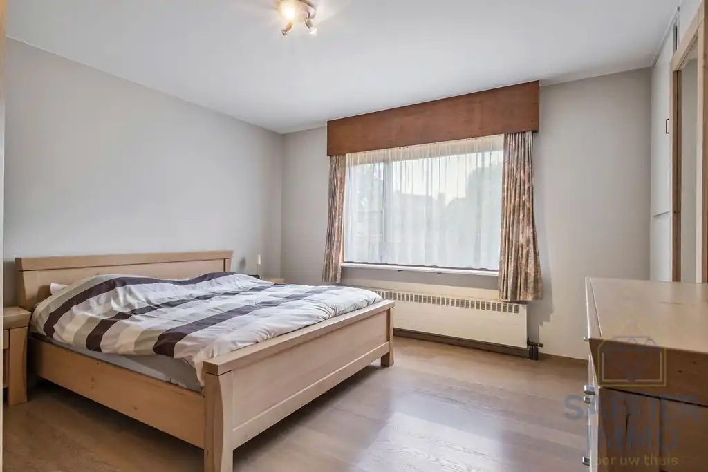 Villa met praktijk-/hobbyruimte en 3 garages in Waregem foto 6