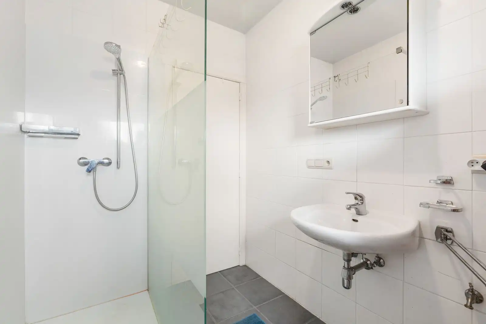 Lichtrijk appartement gelegen op de tweede verdieping foto 9