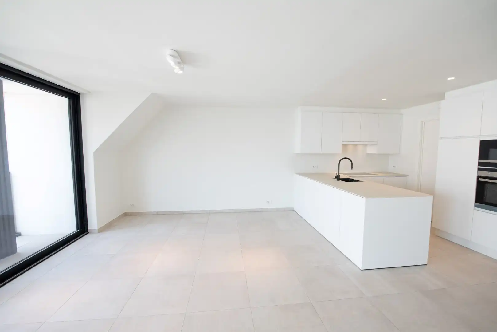 Recent appartement op topligging  TE HUUR in centrum Waregem! foto 5