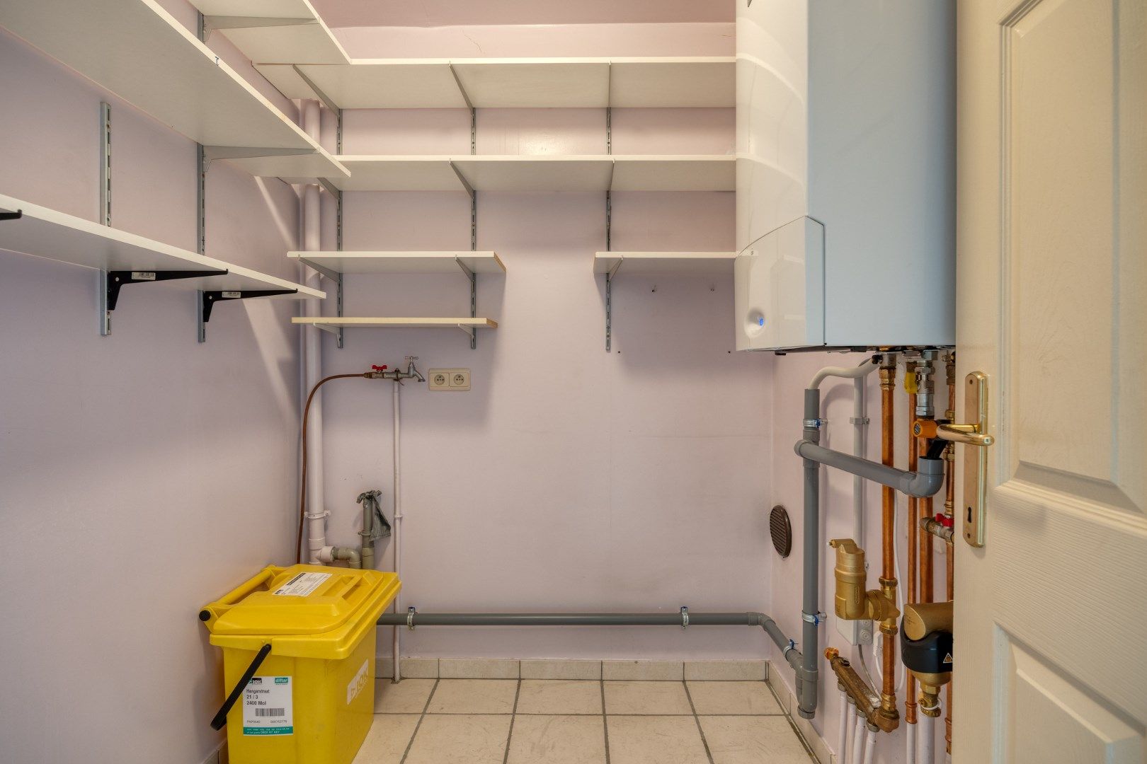 Goed onderhouden appartement met 2 slpks en garage in het centrum van Mol ! foto 15