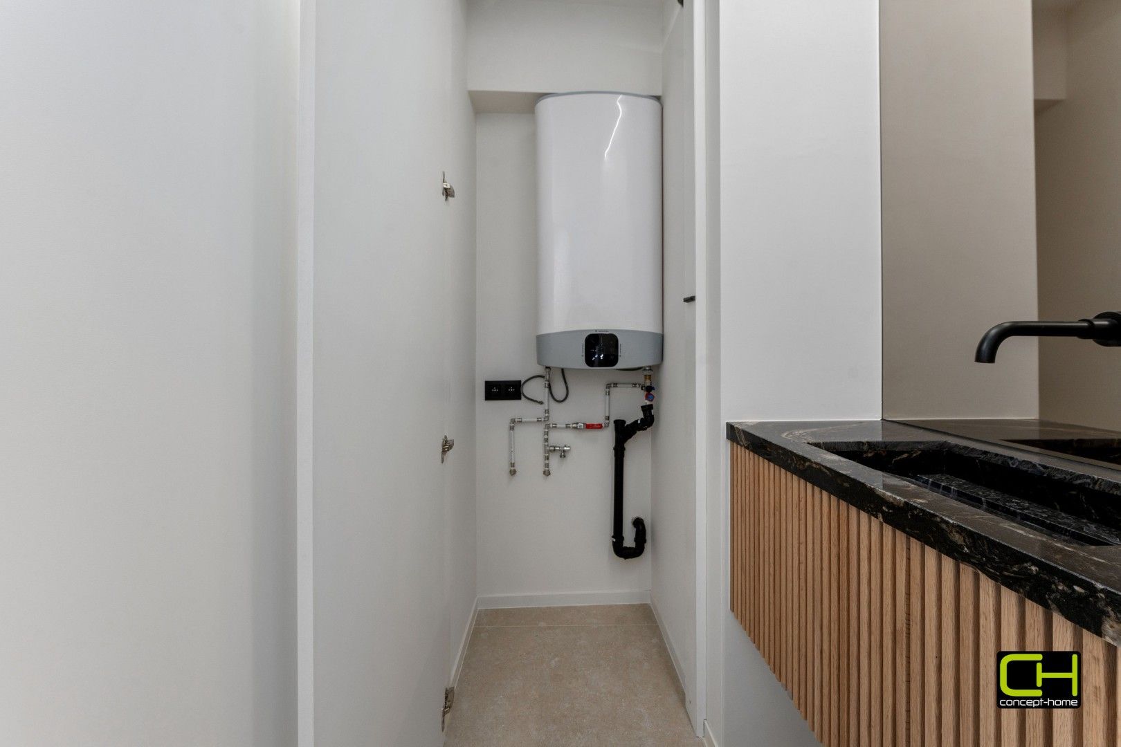 Stijlvol gerenoveerd appartement met twee slaapkamers te koop in Knokke-Heist foto 12