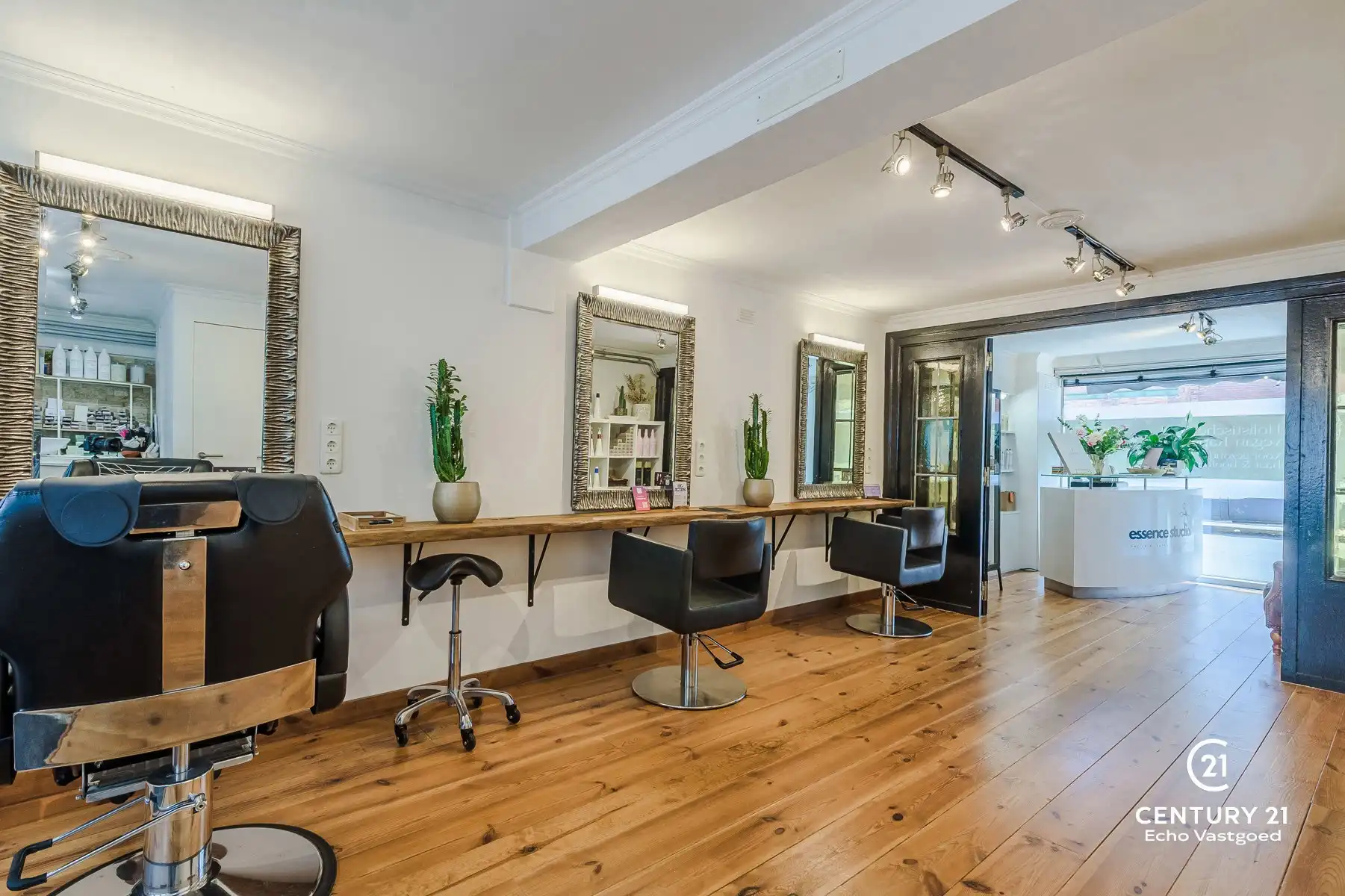 Instapklaar, energiezuinig wonen mét handelsruimte en garage foto 7