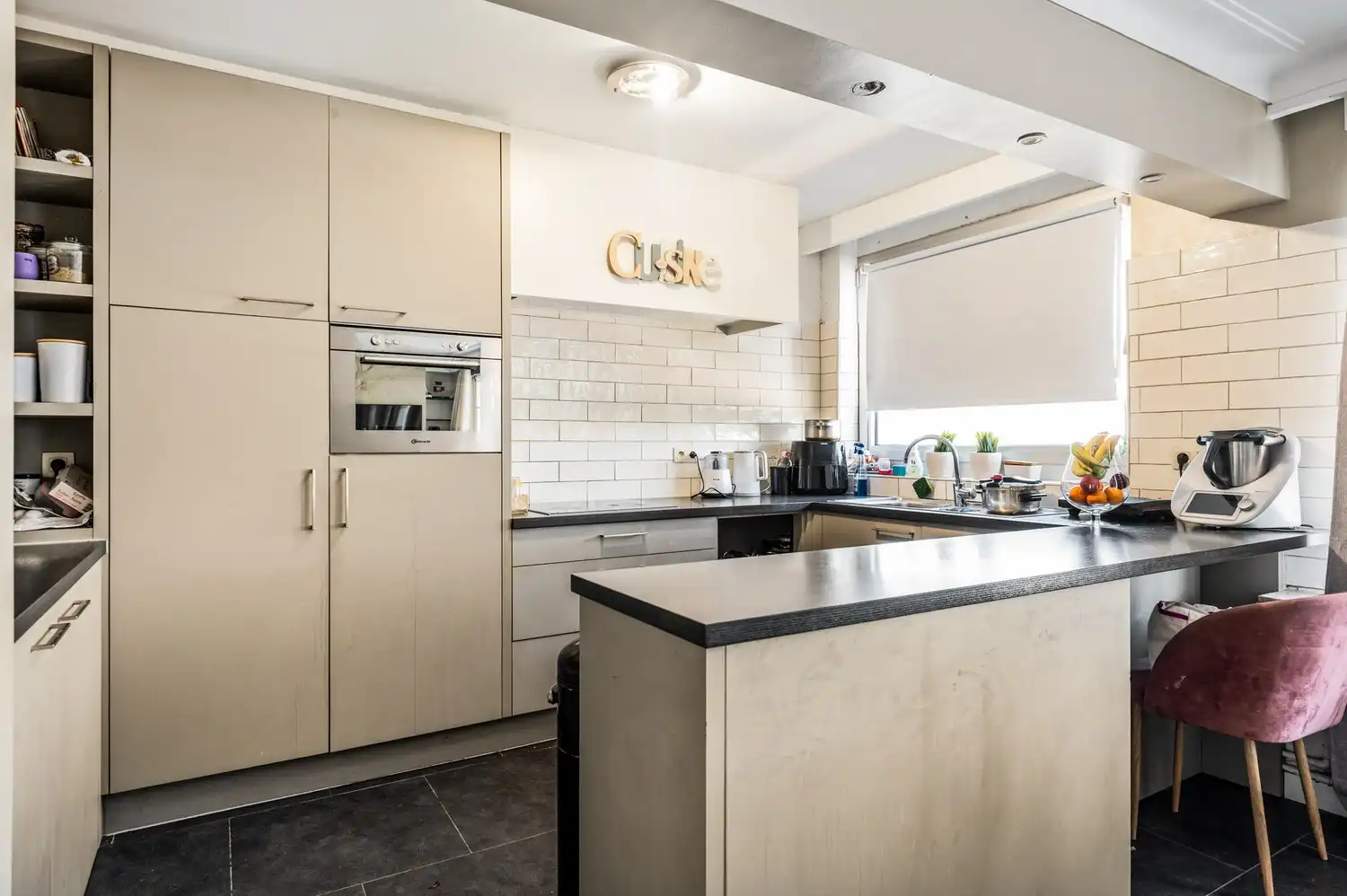 Ruim hoekappartement met veel lichtinval en autostaanplaats! foto 6
