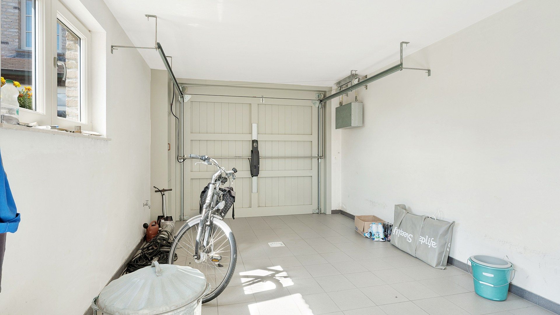 Bijzonder groot en goed onderhouden halfopen villa foto 26