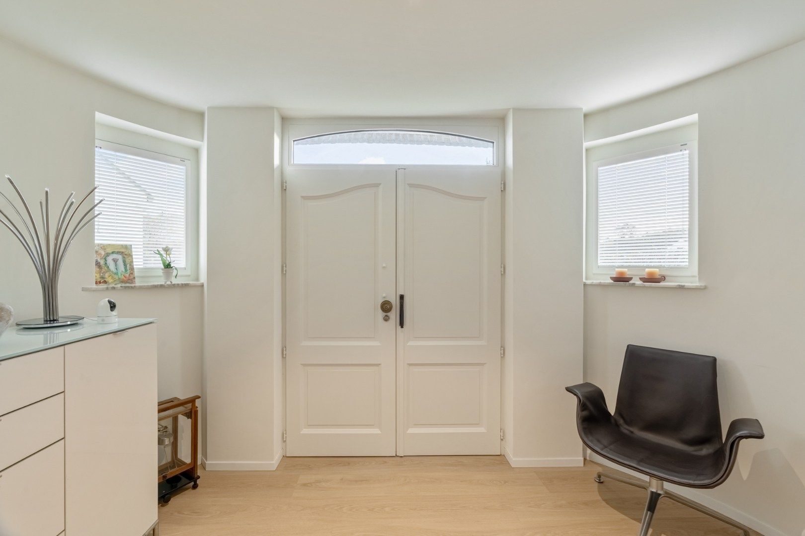 Verrassende villa met luchtig interieur en grote tuin foto 4