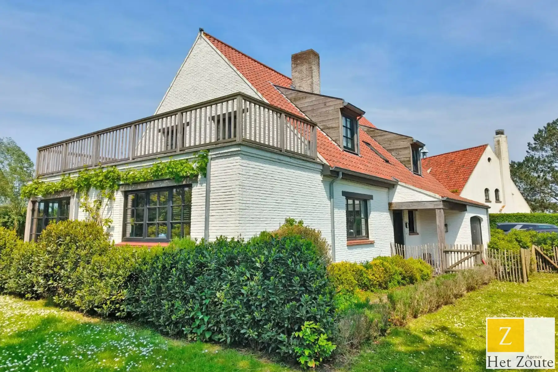 Vrijstaande prachtige villa op rustige ligging foto 2