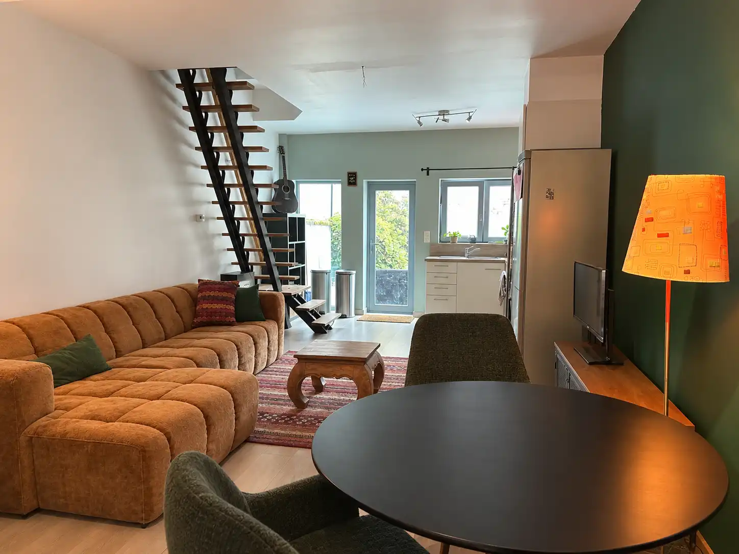 Charmante, instapklare rijwoning met stadstuin foto 2