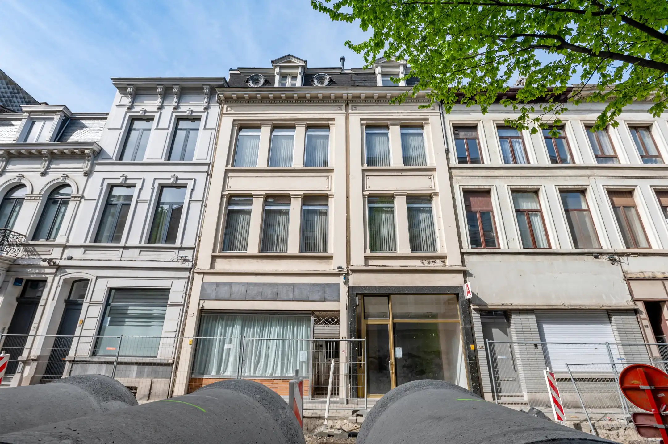 Hoofdfoto van de publicatie: Dubbele handelswoning