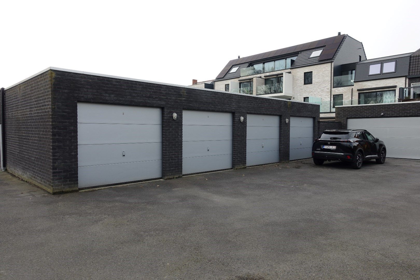 Garagebox op uitstekende ligging te Sint-Andries foto {{pictureIndex}}