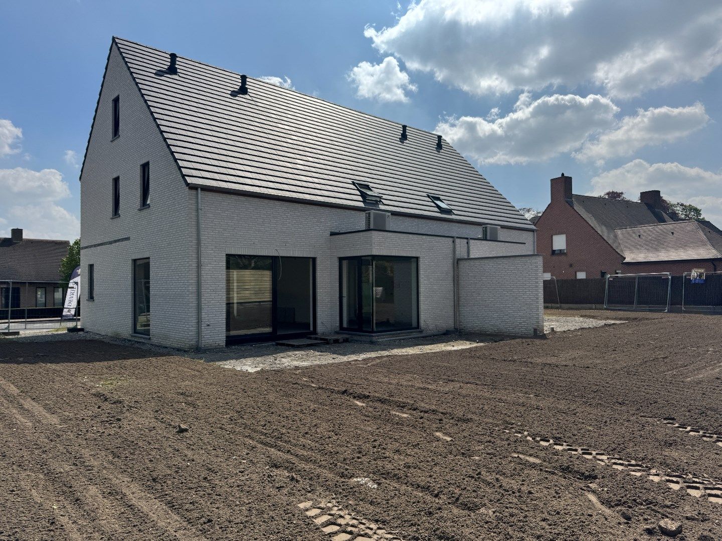 Nieuwbouwwoning met 3 slaapkamers vlakbij centrum Meulebeke foto 2
