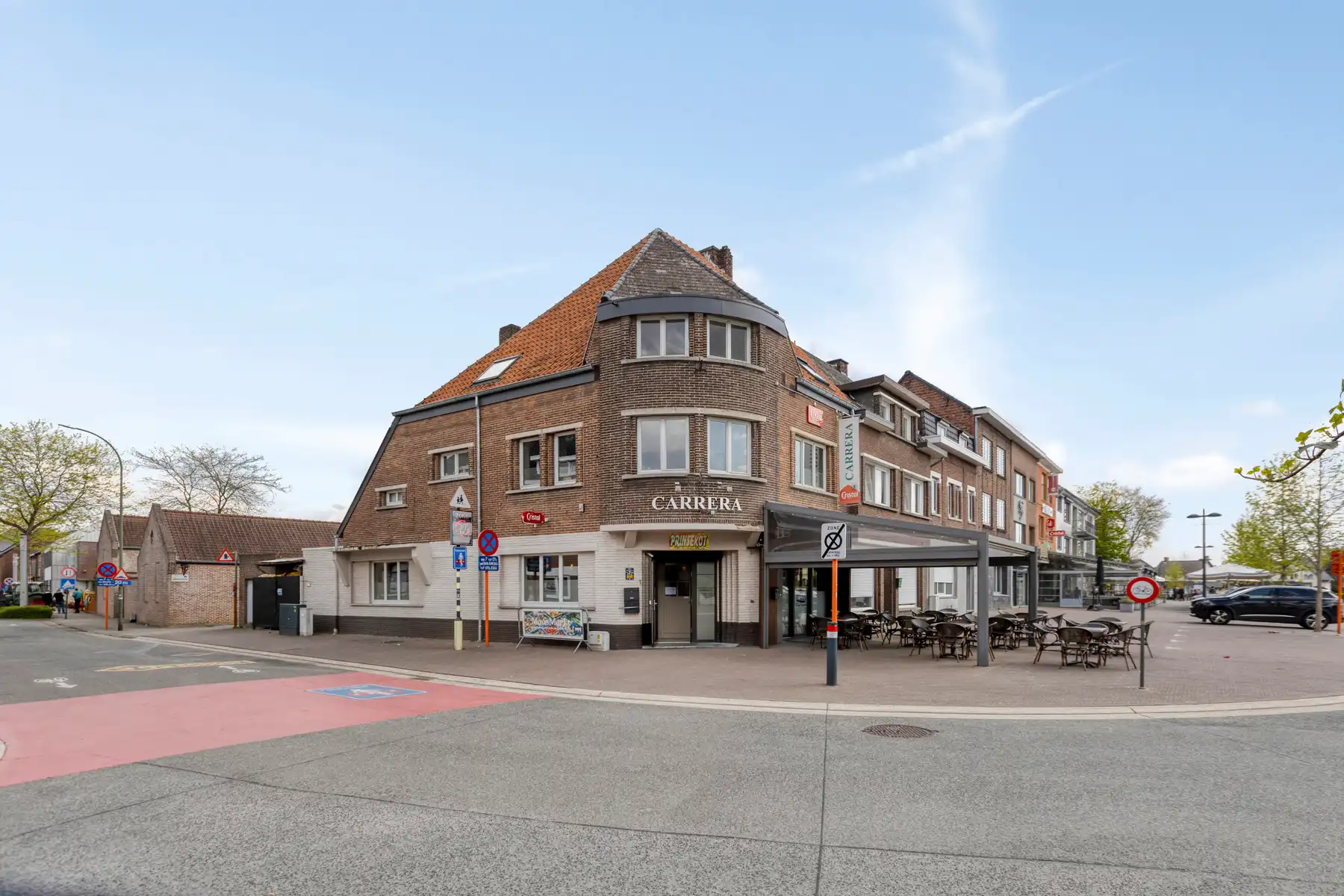 Taverne met appartement foto {{pictureIndex}}