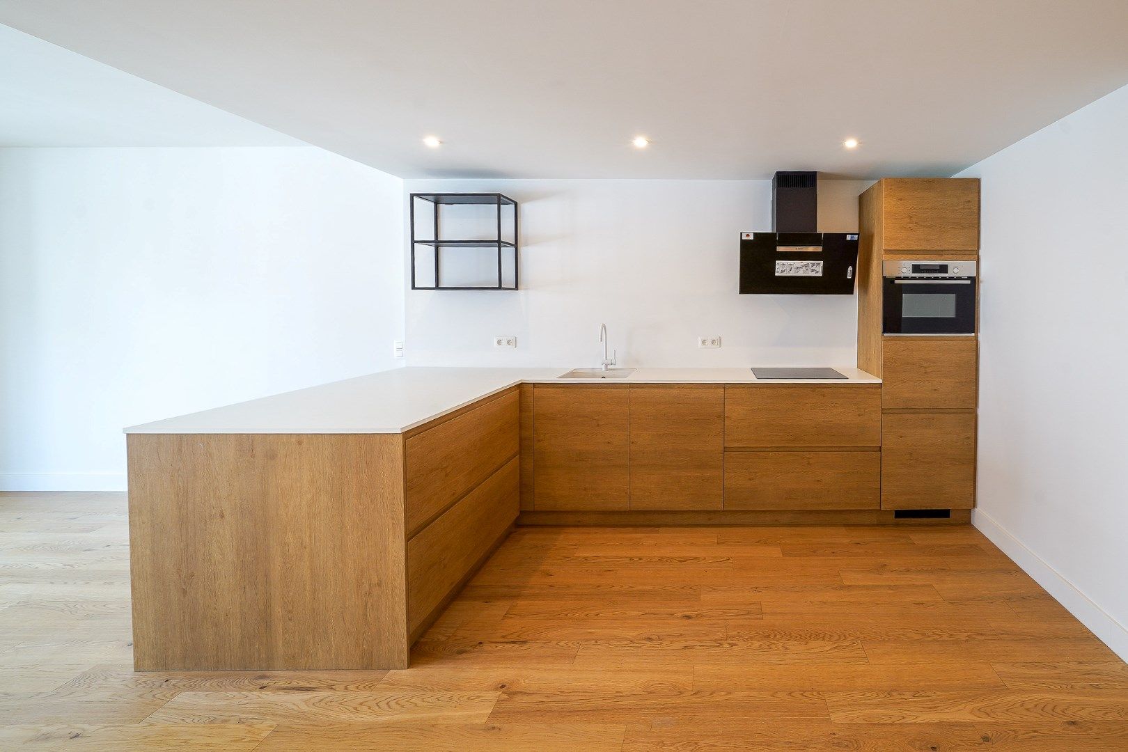 Prachtig vernieuwd 2-slaapkamerappartement centrum Oostende foto 5