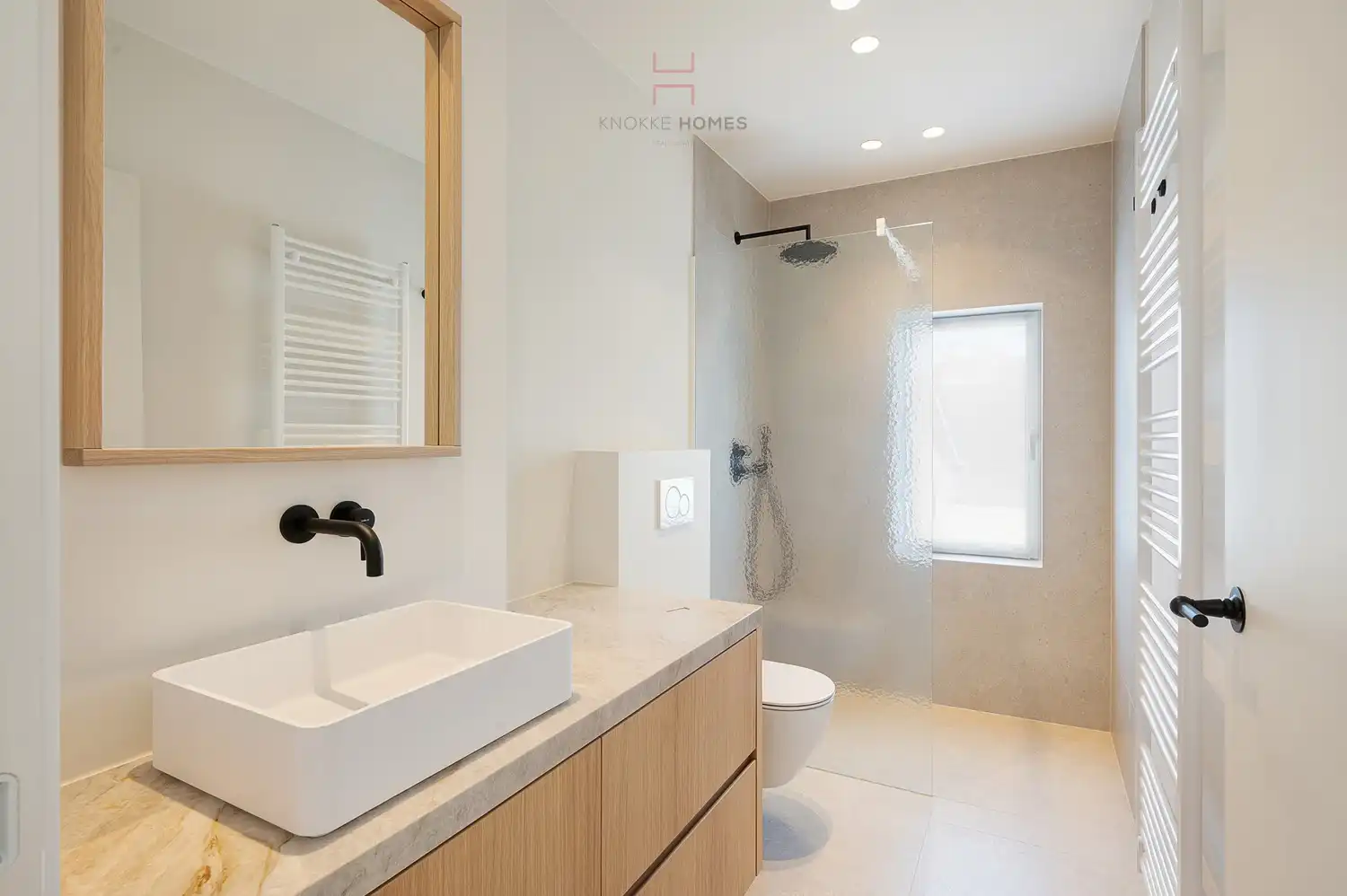 Uitzonderlijk gerenoveerde koppelvilla op topligging in Duinbergen foto 35