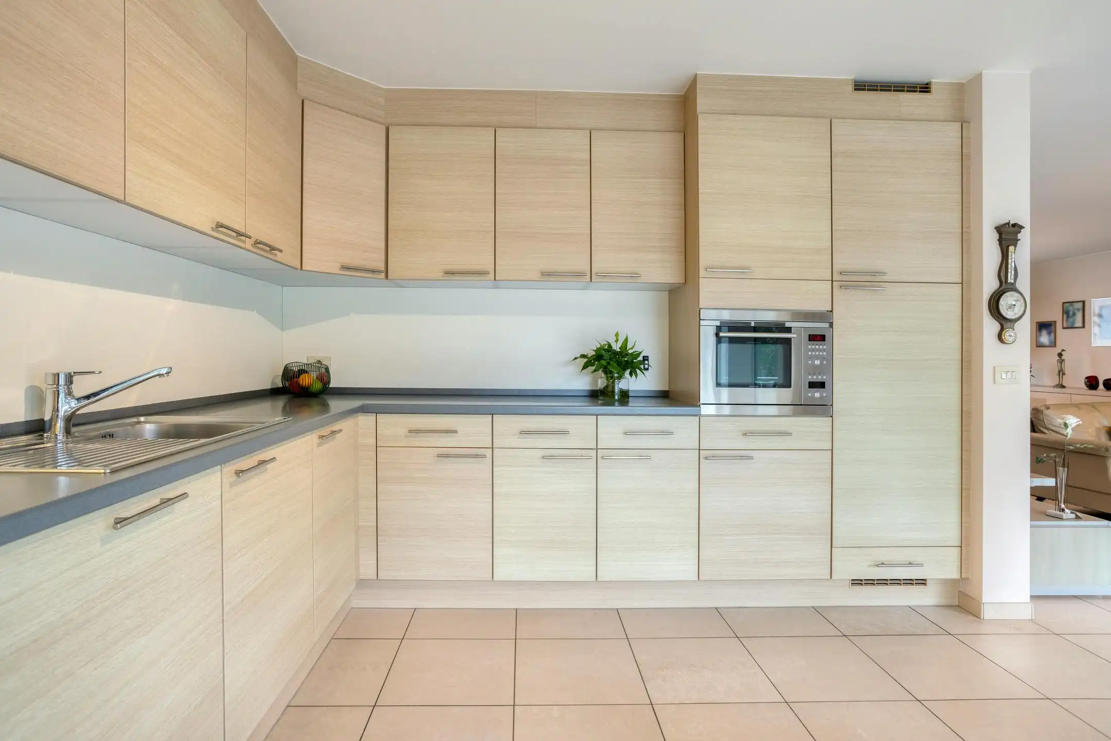 Lichtrijk 2-slaapkamer appartement met garage te koop in Kuurne! foto 9