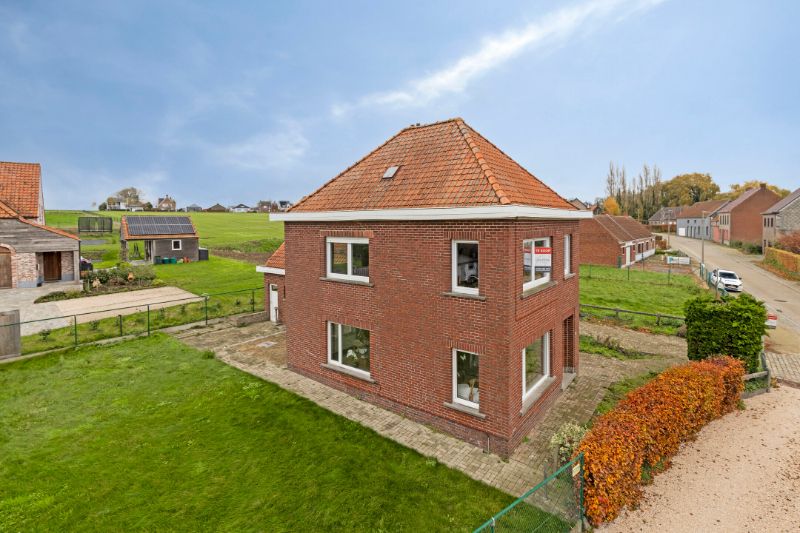 Charmante wonig met tuin en zicht foto 2