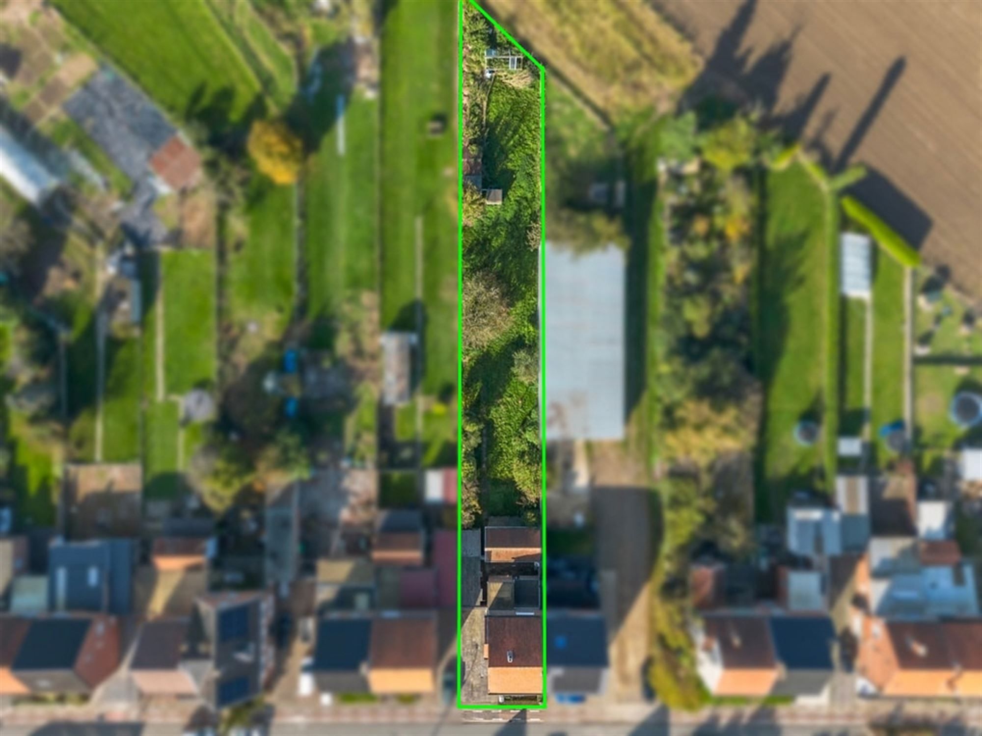 TE RENOVEREN GEZINSWONING OP EEN MOOI PERCEEL VAN 9A23CA foto 3