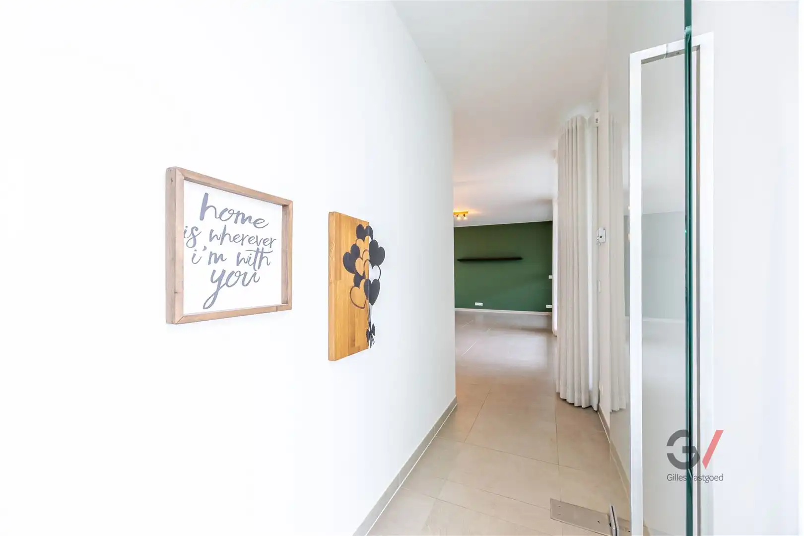 Lichtrijk en modern appartement met ruim terras foto 8