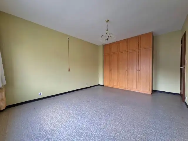 Ruime rijwoning met garage en tuin foto 10