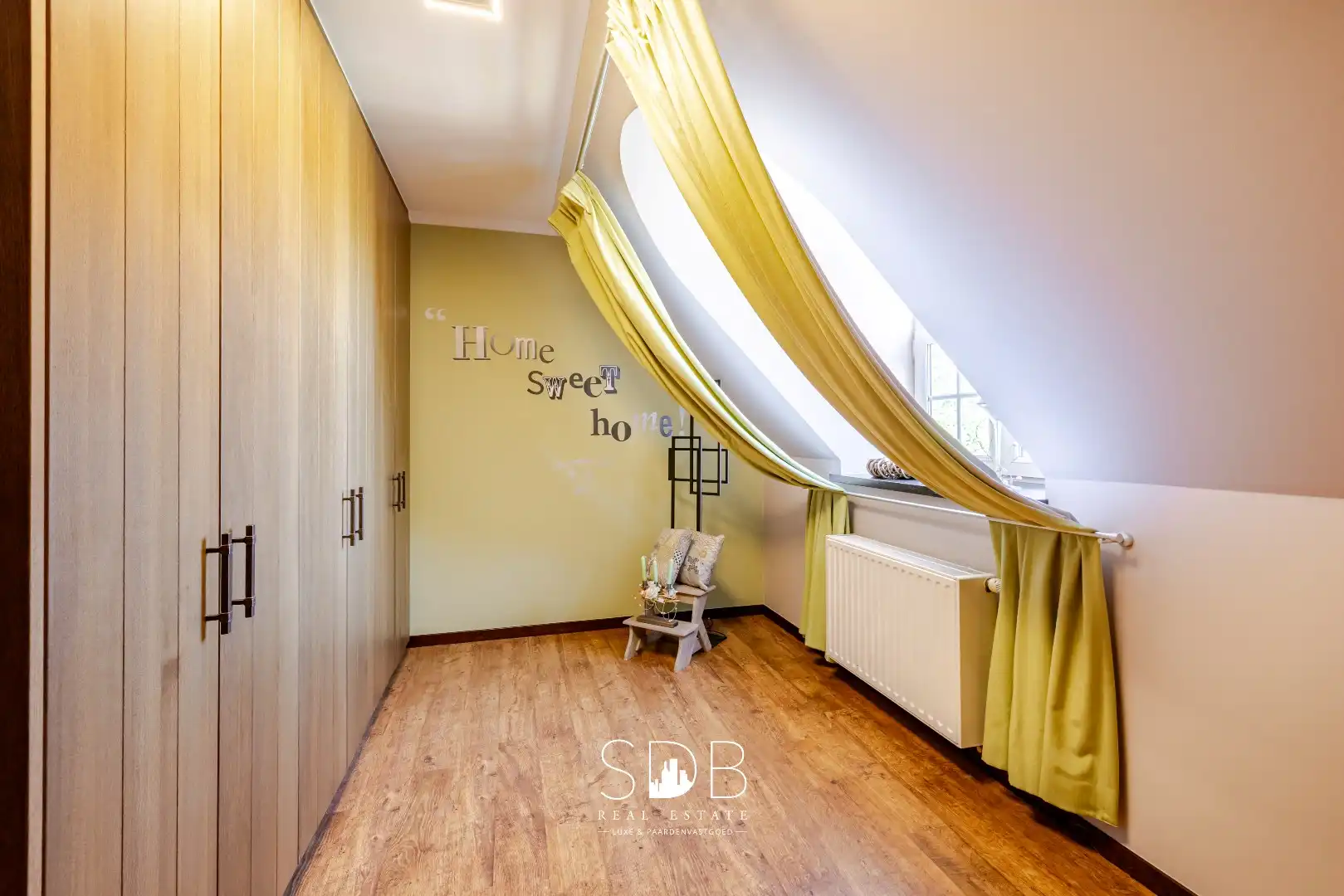 Prachtige stijlvolle woning met bijgebouwen, buitenpiste en graslanden  foto 26