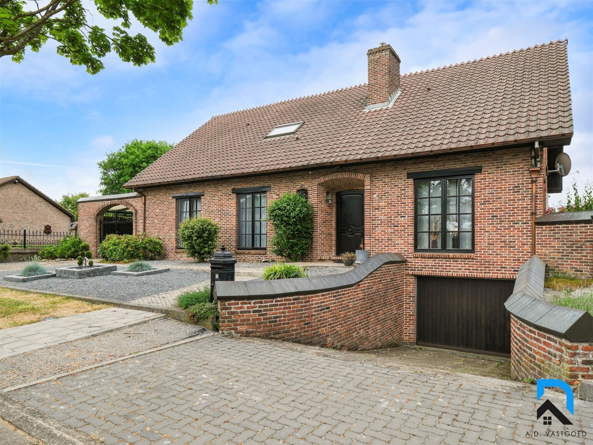 Ruime woning met 5 slaapkamers op toplocatie foto 4