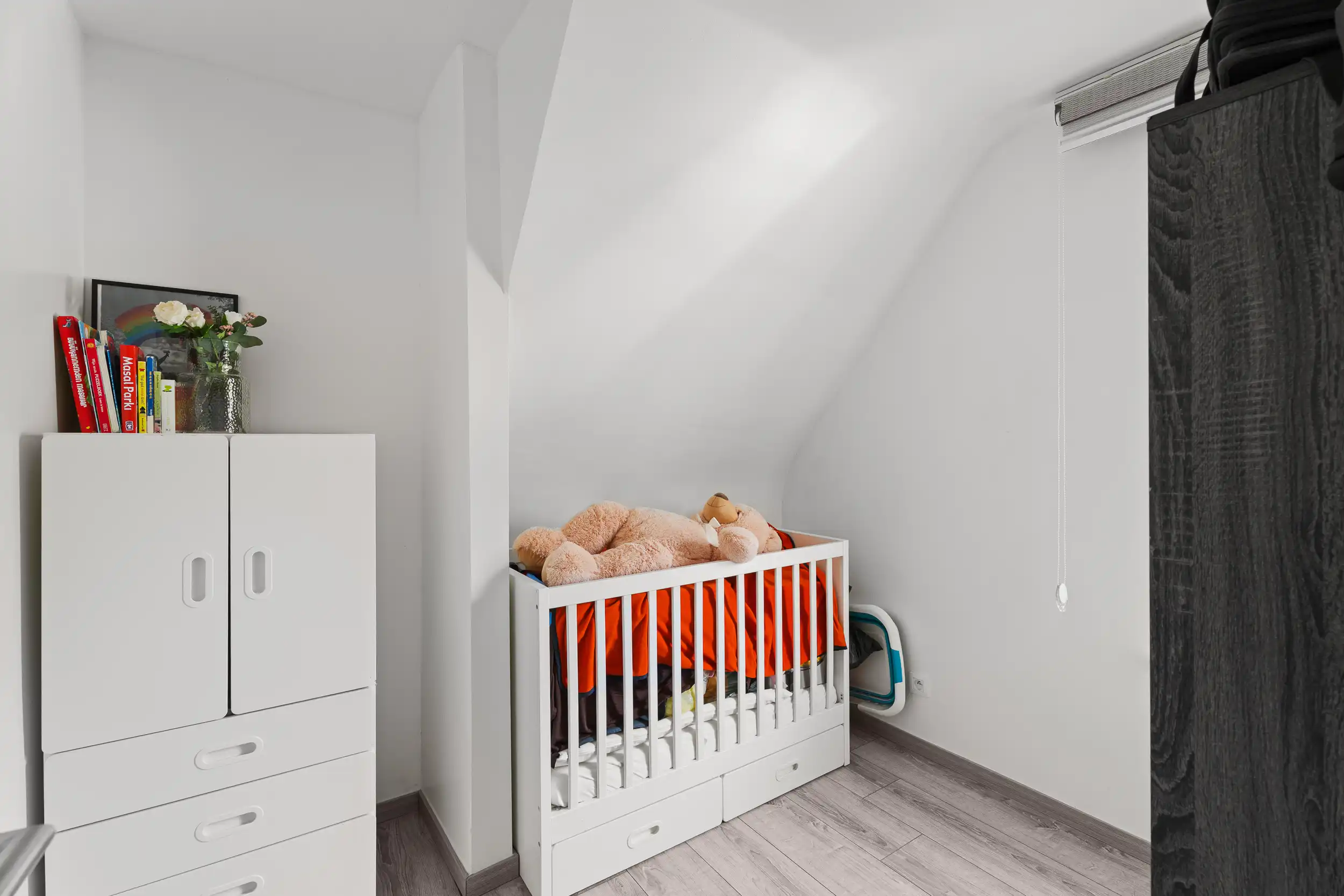 Centrum gelegen gezinswoning met garage en tuin! foto 12