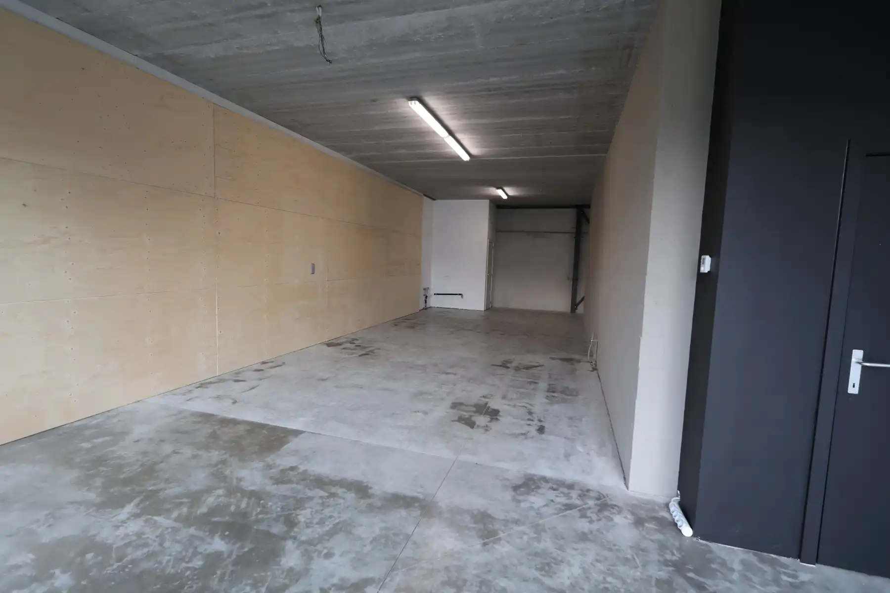 Opslagruimte/ winkelruimte van ca 200 m² op bedrijventerrein De Mil. foto 4